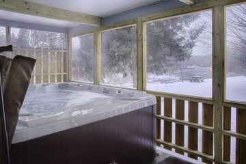 Indoor spa tub