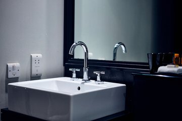 Bathroom sink