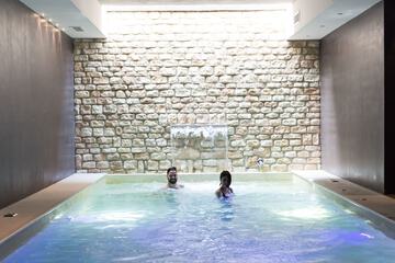 Pool waterfall