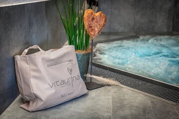 Indoor spa tub