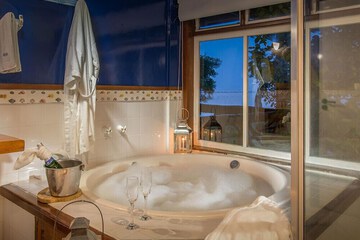 Private spa tub