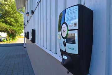 Electric vehicle charging station