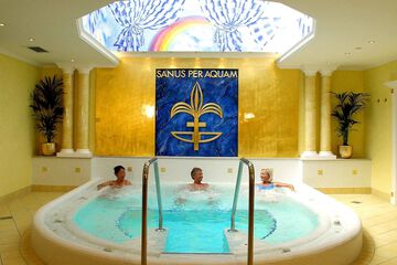 Indoor spa tub