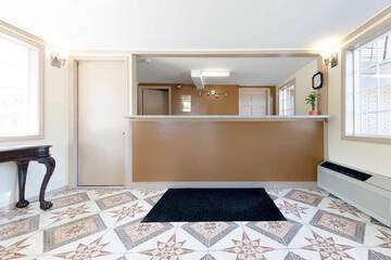 Check-in/check-out kiosk