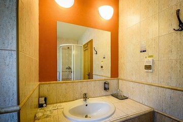 Bathroom sink