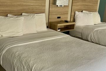 Room 9 of 10