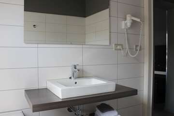 Bathroom sink