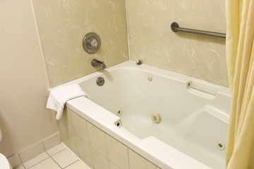Jetted tub