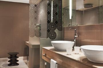 Bathroom sink