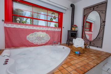 Private spa tub