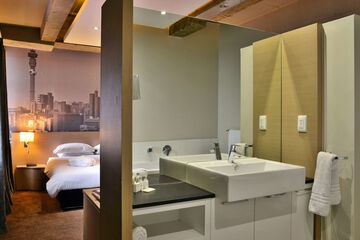 Bathroom sink
