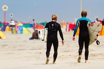 Surfing/boogie boarding
