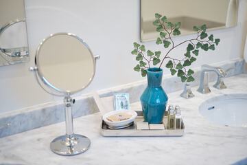 Bathroom amenities