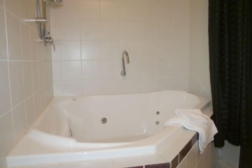 Jetted tub