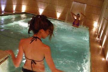 Indoor spa tub