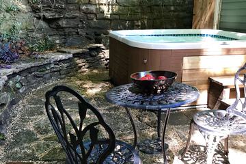 Deep soaking bathtub