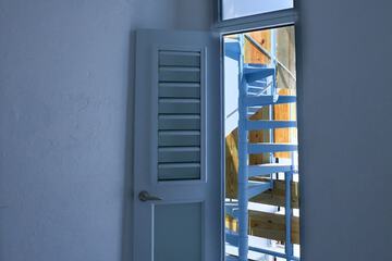 Handrails in stairways