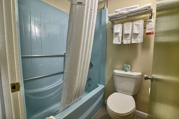 Room 13 of 32