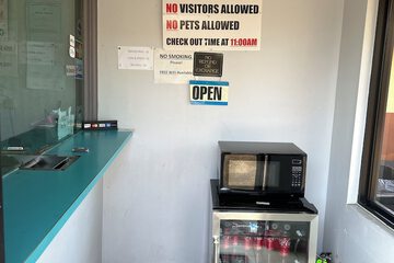 Check-in/check-out kiosk