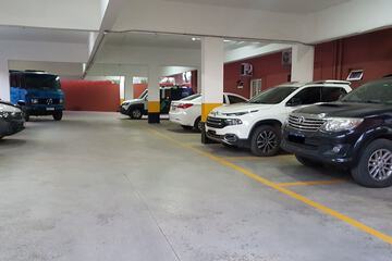 Wheelchair accessible van parking