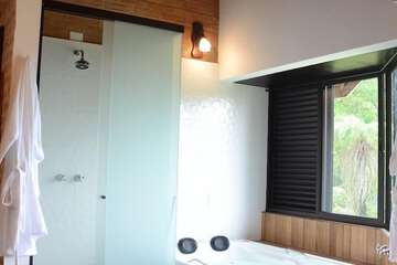 Jetted tub
