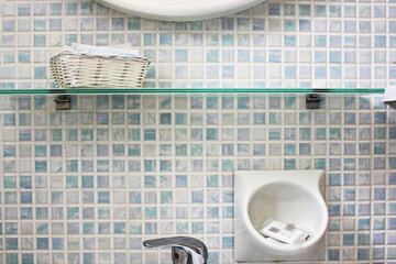 Bathroom sink
