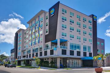 Tru by Hilton St. Petersburg Downtown Central Ave FL