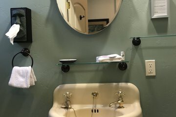 Bathroom sink