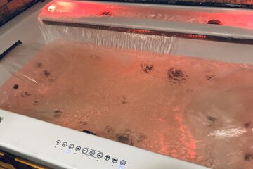 Deep soaking bathtub