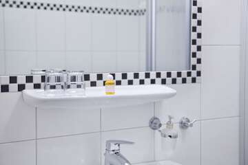 Bathroom amenities