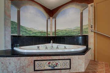 Deep soaking bathtub