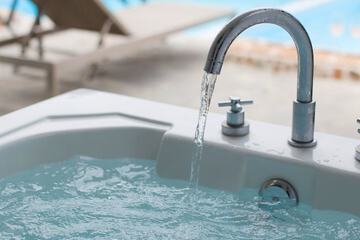 Private spa tub