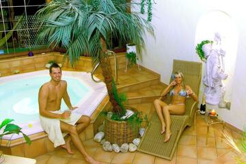 Indoor spa tub