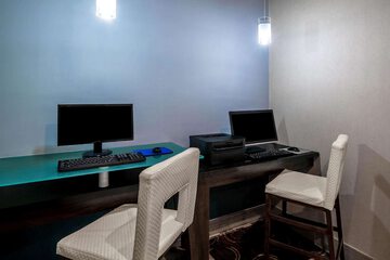 Business Center 31 of 31