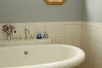 Deep Soaking Bathtub
