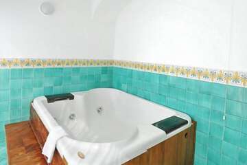 Indoor spa tub