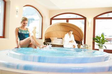 Indoor spa tub