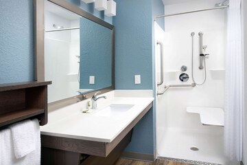 Room 25 of 47