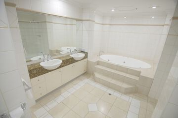Private spa tub