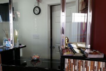 Check-in/check-out kiosk