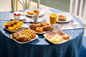 Breakfast buffet