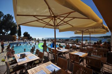 Poolside bar