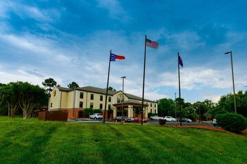 Super 8 by Wyndham High Point / Greensboro