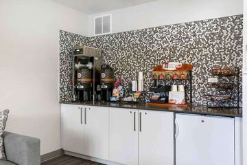 Breakfast/Coffee Service 24 of 24