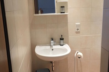 Bathroom sink