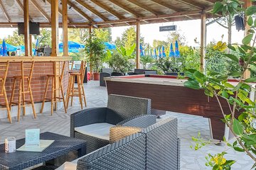 Poolside bar