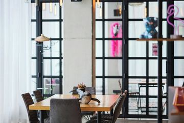 Lobby lounge