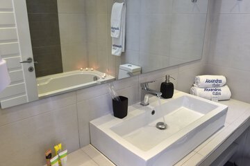Private spa tub