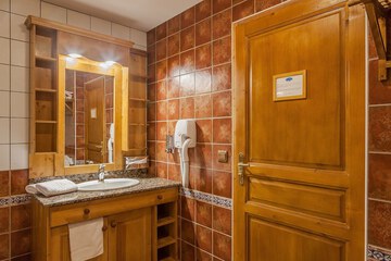 Bathroom sink