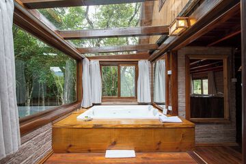 Private spa tub